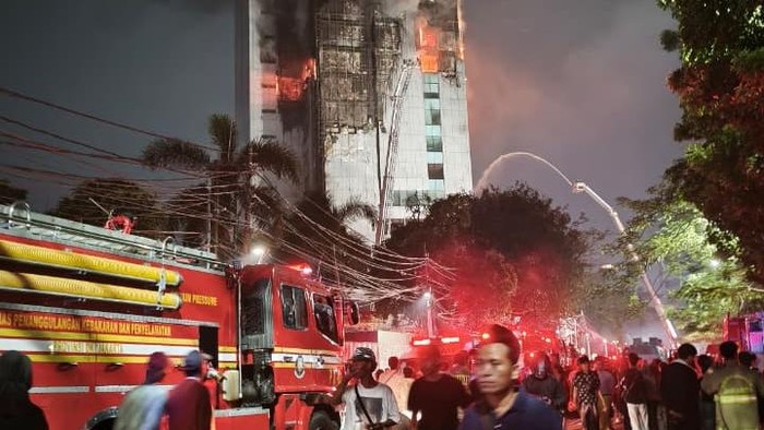 Kebakaran gedung Bapenda DKI Jakarta di Gambir, Jakarta Pusat (Jakpus), Sabtu (8/8/2026).