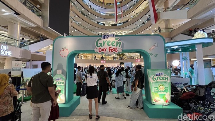 Keseruan MAMA Lime Green Day Fest di Atrium TP 3 Surabaya