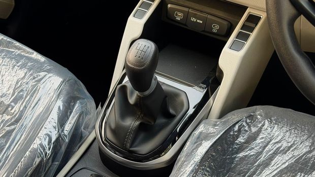 KIA Carens Manual Transmission