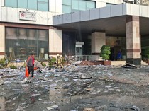 Damkar Sisir Tumpukan Kertas di Gedung Bapenda DKI Cegah Api Muncul Lagi