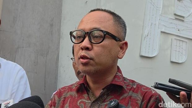 Kuasa norma yayasan sekolah swasta di Jaksel, Hermawanto menjelaskan soal temuan ratusan senjata, Jumat (7/8/2026).