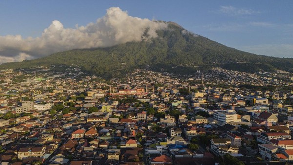 Melihat Padatnya Permukiman Kota Ternate dari Udara