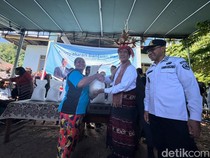 Masyarakat Alor Jadi Penerima Pertama Bantuan Beras 30 Kg