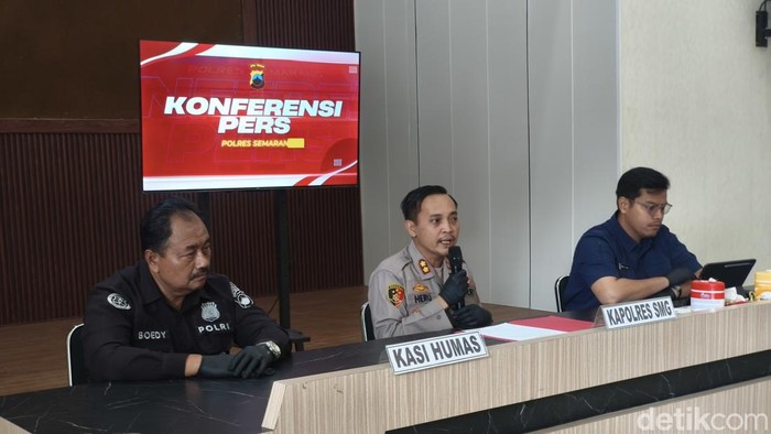 Ungkap kasus pembunuhan bos konter ponsel Ambarawa di Mapolres Semarang, Sabtu (8/8/2026).