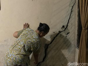 Warga Gombel Sambat Rumah Retak Parah gegara Proyek Mal, Minta Ganti Untung