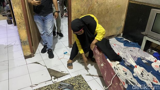 Penampakan rumah warga Gombel, Semarang, terdampak proyek mal, Jumat (7/8/2026) malam. Penampakan rumah warga Gombel, Semarang, terdampak proyek mal, Jumat (7/8/2026) malam.