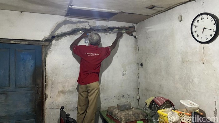 Penampakan rumah warga Gombel, Semarang, terdampak proyek mal, Jumat (7/8/2026) malam.