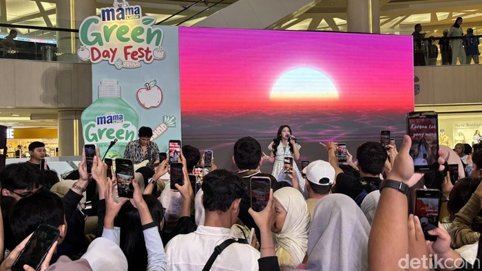 Penampilan Anggis Devaki tutup MAMA Lime Green Day Fest
