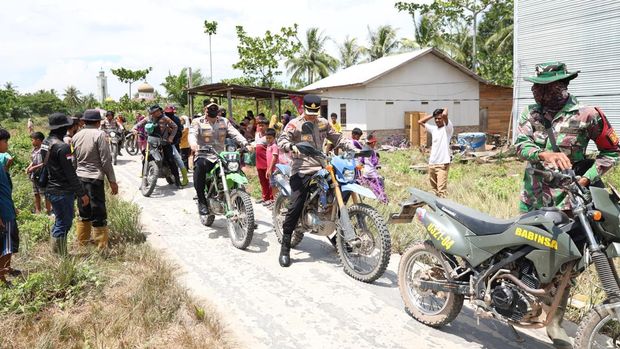 Polda Riau-TNI hingga BPBD melakukan patroli udara memantau hotspot di wilayah Riau Polda Riau-TNI hingga BPBD melakukan patroli udara memantau hotspot di wilayah Riau, Sabtu (8/8/2026).