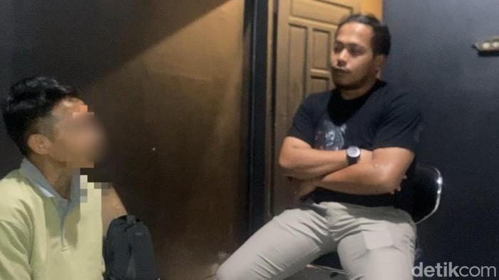 Polisi menginterogasi pelaku yang membawa kabur motor teman kencan sesama jenis di Kolaka.