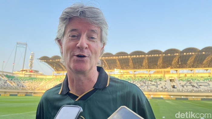 Pelatih PSS Sleman, Pieter Huistra di Stadion Maguwoharjo, Sleman, Sabtu (8/8/2026).