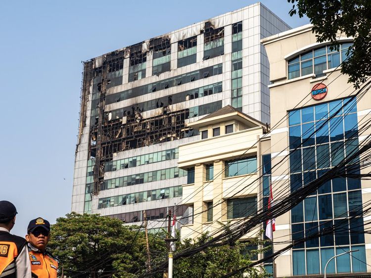 Puing Kebakaran Gedung Bapenda DKI Mulai Dibersihkan