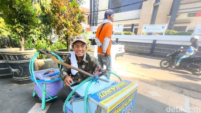 Seporsi tahu gejrot khas Cirebon Kusmanto