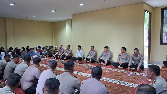 Sespimma Polri Angkatan 76 TA 2026 menggelar bakti sosial di Bandung. (dok.istimewa)