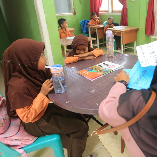 Siswa Bencana Aceh Barat Belajar di Puskesmas hingga Balai Pengajian