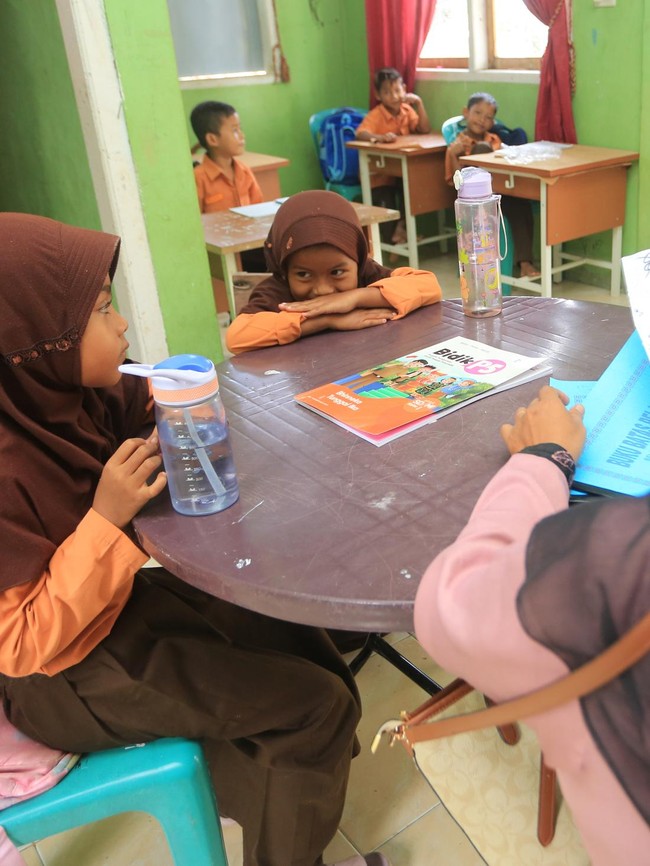 Siswa Bencana Aceh Barat Belajar di Puskesmas hingga Balai Pengajian
