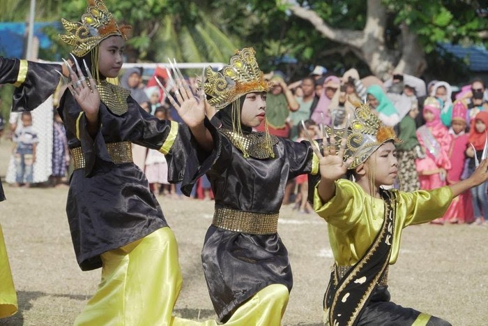 Tari Dalling suku Bajau di Berau, Kaltim. (dok Facebook Pemkab Berau)