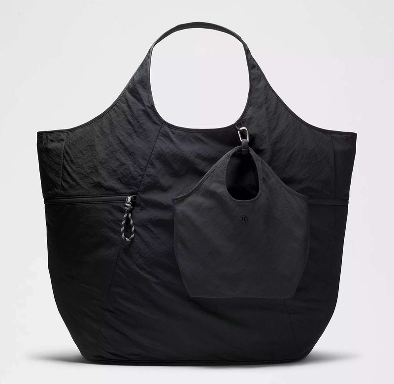 Lululemon Big-Ass Bag 80L