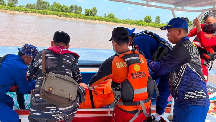 Tim SAR gabungan berhasil menemukan jenazah kedua korban tenggelam sungai Baung, OKI