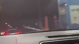 Ogah Bayar, Sopir Xpander Tabrak Mobil hingga Hantam Palang GT Kalikangkung