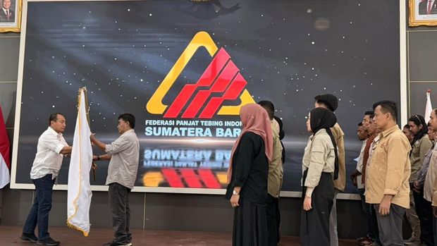 Wakil Ketua Umum FPTI Irjen Herry Heryawan melanting Pengprov FPTI Sumbar 2026-2030.