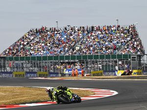 Hasil MotoGP Inggris 2026: Martinator Diasapi Raul Fernandez!
