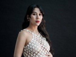 8 Gaya Adinda Thomas di Maternity Shoot Terbaru, Seksi Pakai Dress Menerawang