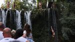 Aksi Ekstrem Lompat Air Terjun Pliva Semarakkan Musim Panas di Bosnia
