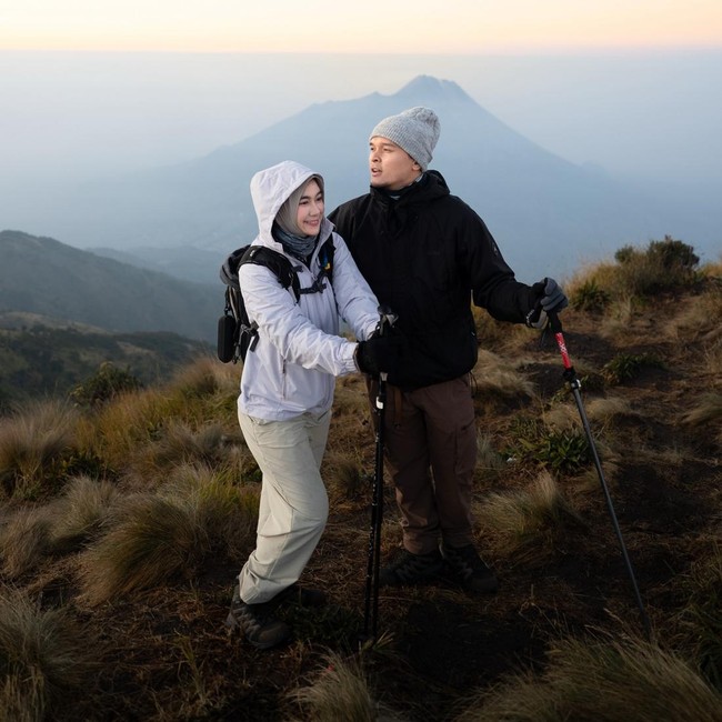 Anisa Rahma-Suami Naik Gunung Merbabu: Cerita Baru Pernikahan Kita