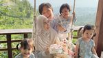 Anisa Rahma dan Suami Kulineran di Madinah, Cicip Makanan Indonesia