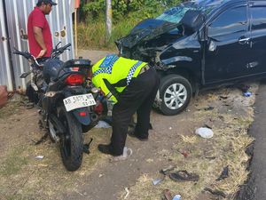 Tragis 2 Pemotor Tewas Dihantam Avanza Oleng di Moyudan Sleman