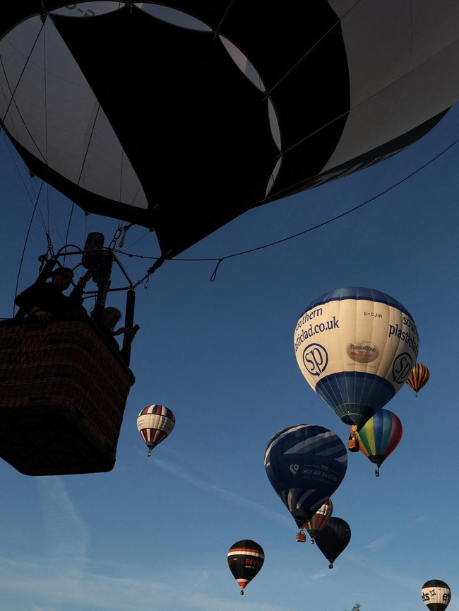 Balon Udara Warna-warni Ramaikan Festival Tahunan Bristol