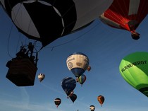 Balon Udara Warna-warni Ramaikan Festival Tahunan Bristol