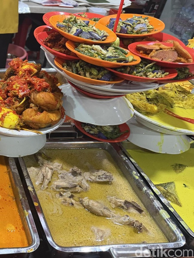 Puas! Ada Lebih 50 Menu Masakan Padang Hadir di RM Legendaris Benhil