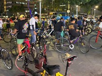 Malam Ketika Pesepeda Menuntut Ruang