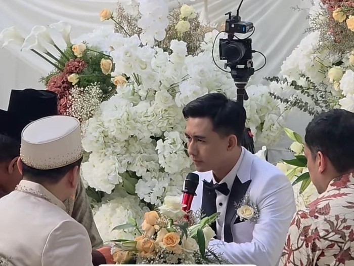Dea Annisa dan Mazaki Ahmad menikah.