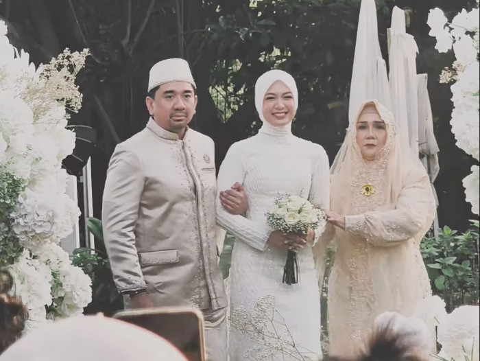 Dea Annisa dan Mazaki Ahmad menikah.