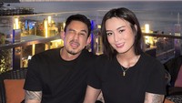Fandy Christian sebelumnya pernah menikah dengan Dahlia Poland. Keduanya berpisah dan saat ini hubungannya tetap baik. Dari pernikahan itu keduanya dikaruaniai tiga anak. Foto: dok instagram Fandy Christian