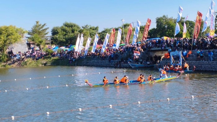 Festival Dayung Tejoasri Lamongan
