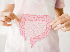 Daftar 7 Makanan-Minuman Pembersih Usus, Apa Saja?