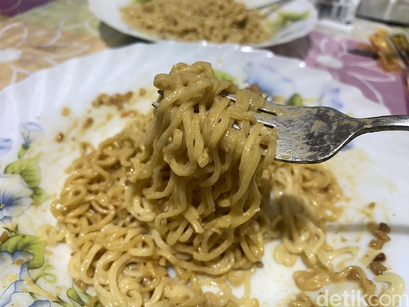 Racikan Indomie goreng campur mayones Hokben