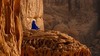 Kontroversi muncul karena patung tersebut dipajang di wilayah administratif Provinsi Madinah. Kalangan konservatif menuding patung ini bertentangan dengan tradisi Islam. Foto: Desert X/Dok Lita Albuquerque/Lance Gerber