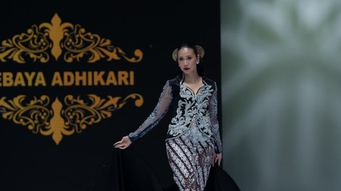 Kebaya Adhikari
