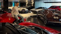 Ronaldo Pamer Mainan di Garasi: Ada 3 Bugatti dan Deretan Ferrari Langka