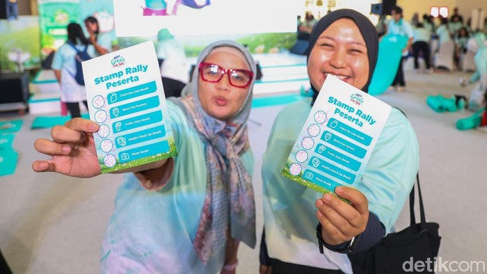 Ratusan mama bersama buah hati memadati Atrium Tunjungan Plaza 3, Surabaya, untuk mengikuti rangkaian olahraga dan edukasi kesehatan keluarga dalam MAMA Lime Green Day Fest 2026.