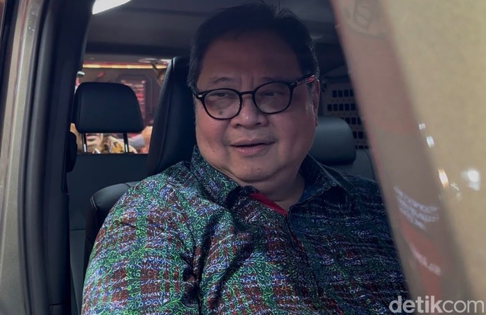 Menko Airlangga nyobaik Land Cruiser FJ.