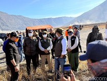 Momen Menhut Raja Juli Memantau Kebakaran Bromo