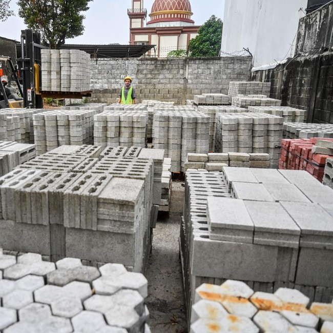 Menyulap Sampah Plastik Menjadi Paving Blok