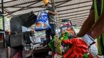 Menyulap Sampah Plastik Menjadi Paving Blok