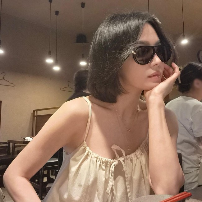 Bikin Salfok! Ini 6 Aksesori Mewah Song Hye Kyo Saat Liburan di Jepang